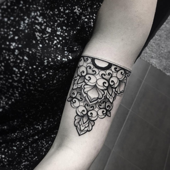 Ornamental tattoo by Sara Reichardt