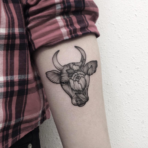 Dotwork Taurus tattoo by Elizabeth Yakunina