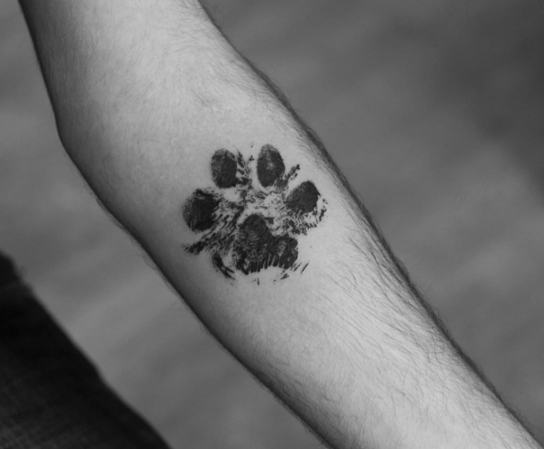 Blackwork paw print tattoo by Wagner Basei