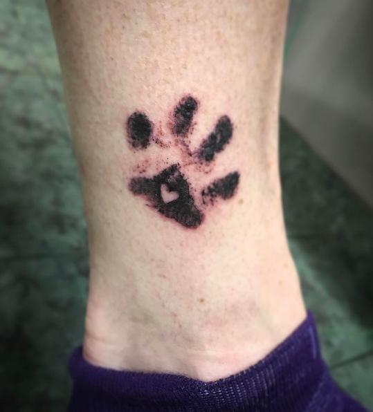 Bar kombination Vend om 32 Perfect Paw Print Tattoos to Immortalize Your Furry Friend - TattooBlend