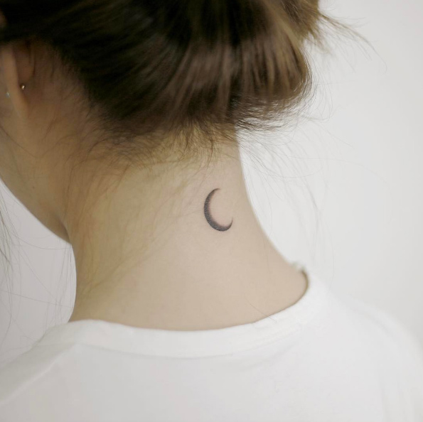 Crescent moon by Tattooist Doy