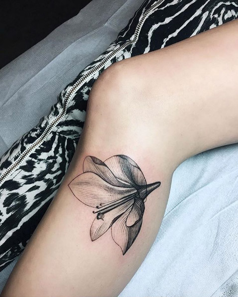 X-ray flower tattoo by Nora Lyashko