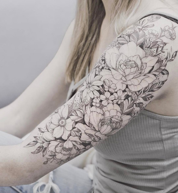 Beautiful floral upper arm piece by Tritoan Ly