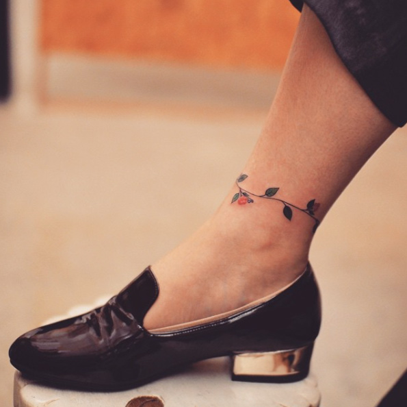 Flower anklet by Tattooist Grain