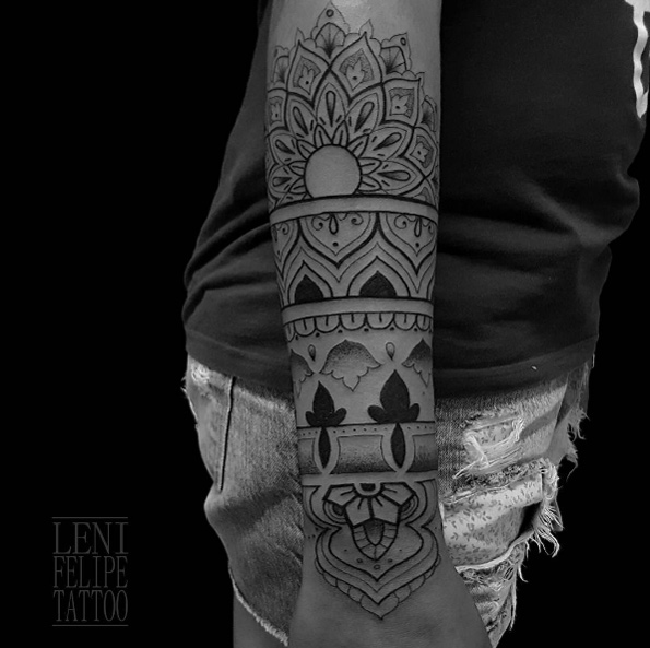 Ornamental sleeve by Leni Felipe