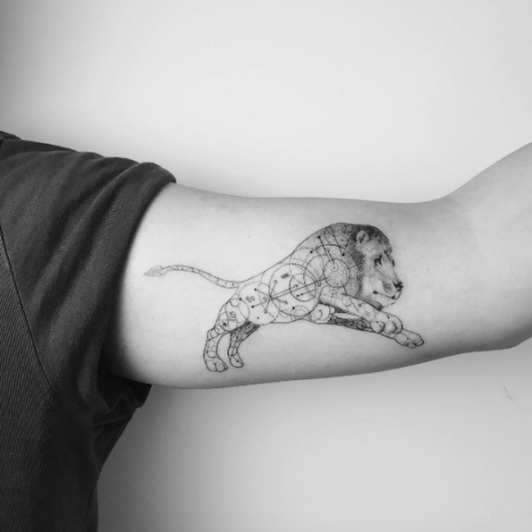 Intricate lion tattoo by Resul Odabas
