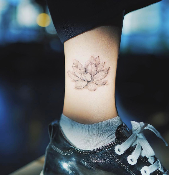 LIghtly shaded lotus flower by Nando
