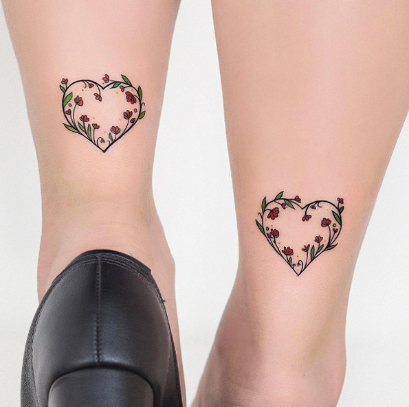 Matching floral hearts by Robson Carvalho