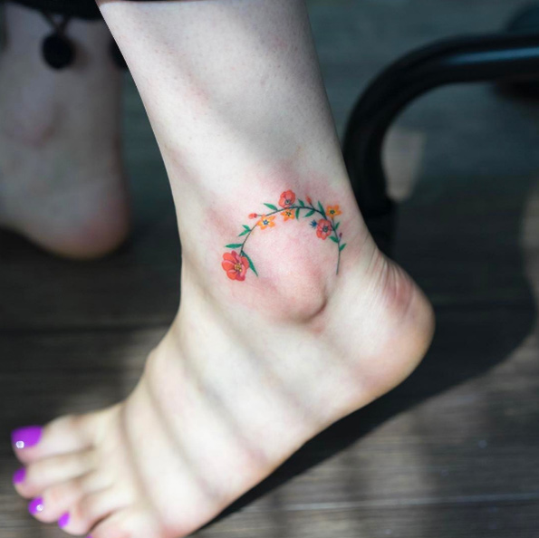 Adorable floral ankle piece by Zihee