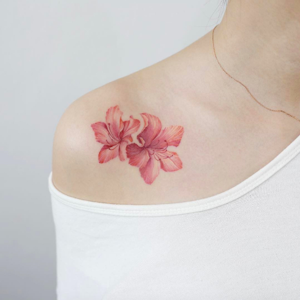 Stunning pink blossoms by Tattooist Doy