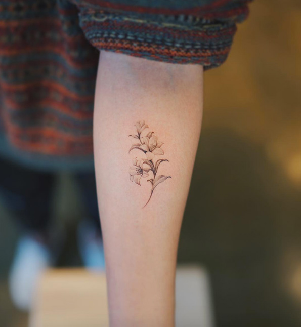 Elegant florals on forearm by Nando