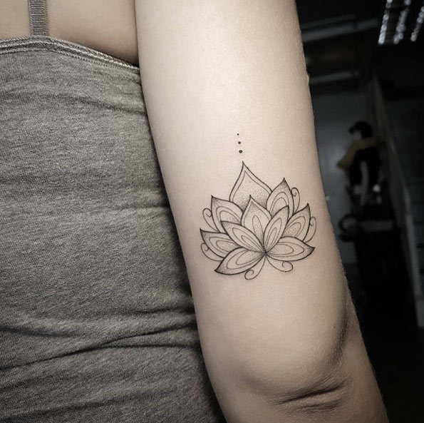 Dotwork lotus flower by Otavioss