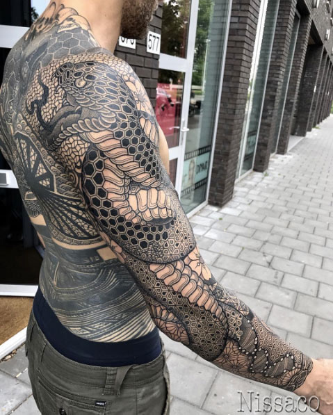 Snake sleeve by Nissaco
