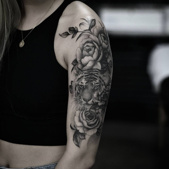 eye tattoo tiger hand Designs Amazing for Women Tattoo in  90 TattooBlend 2018