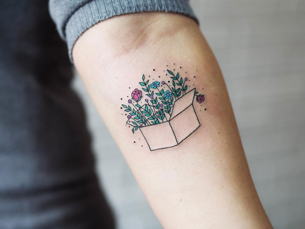 Minimalistic box of flowers by Lina Kiedis