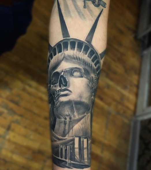 Half skull Statue of Liberty tattoo by Rods Jimenez