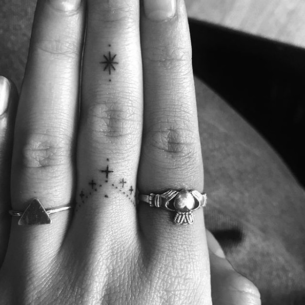Finger tattoo by Rafaella Laura
