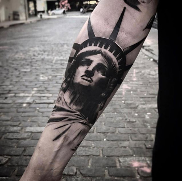 Statue of Liberty by Dez