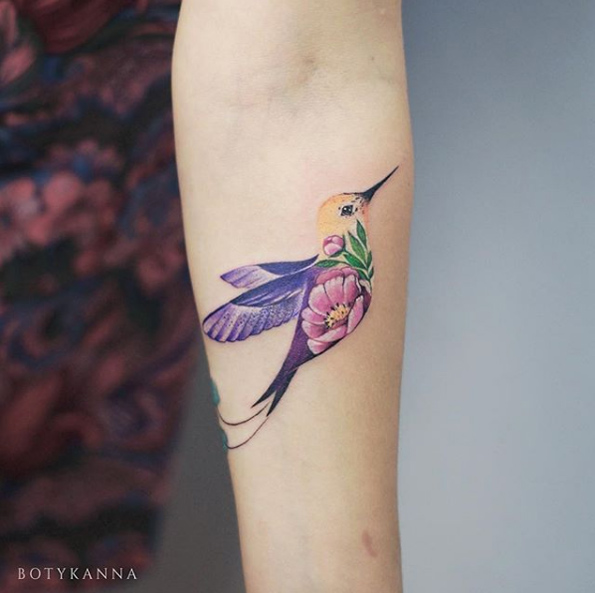 Floral hummingbird by Anna Botyk