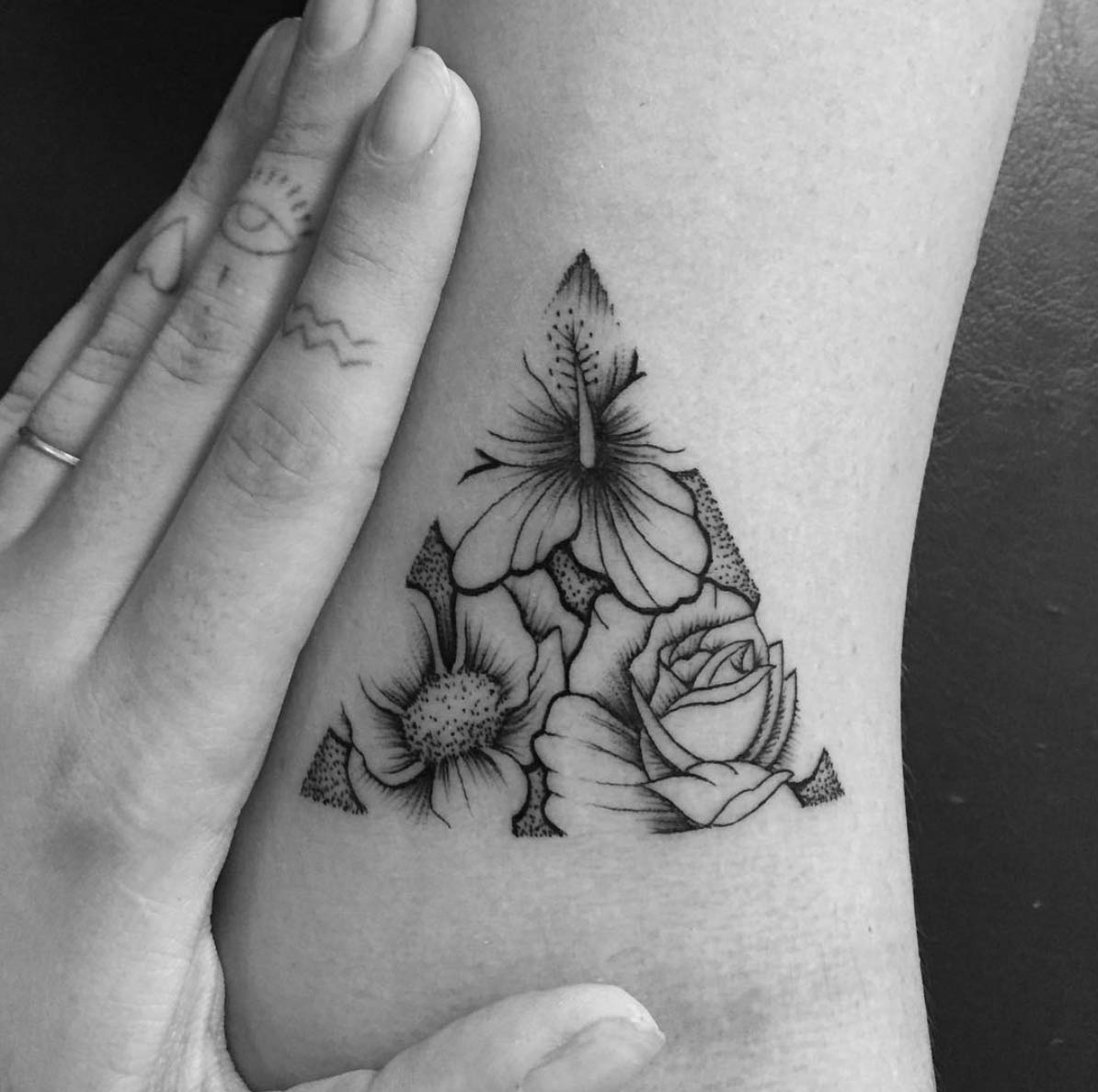 Floral triangle by Gabriela Blaezer